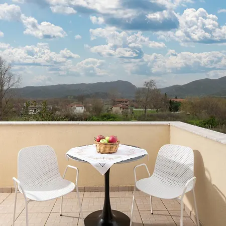 Apartment Tsitreli *